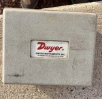 Dwyer Gas Pressure Kit W/ Slack Tube Manometer Looks New. Fixed Price $140.00.